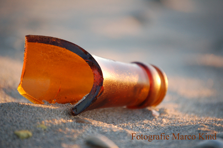 Fles op het strand