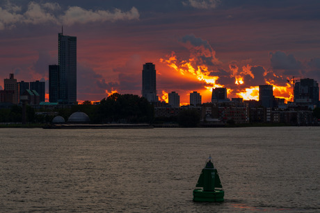 The sky above Rotterdam on fire (the serie) part 2.