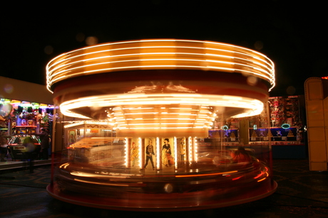 draaimolen bij nacht