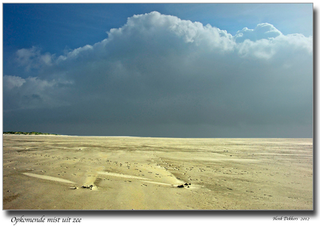 Opkomende mist uit zee