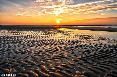 Zonsondergang op het strand van Texel.