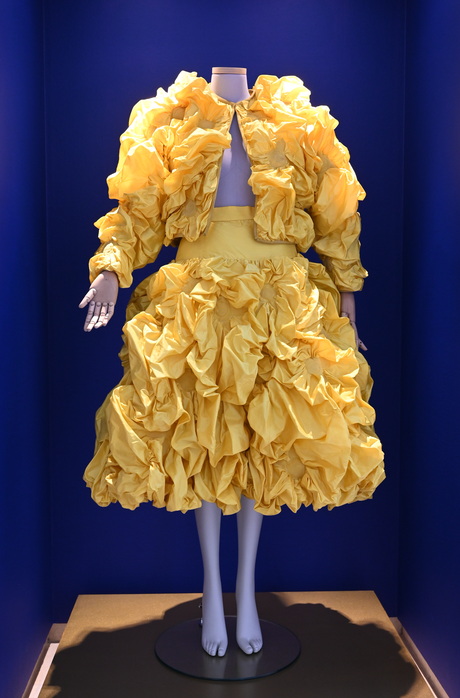 Who is afraid of yellow and blue (2)