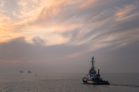 VB Brent met containerschepen