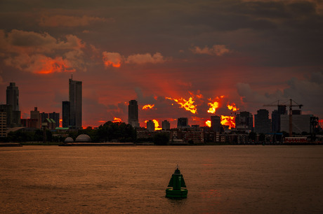 The sky above Rotterdam on fire (the serie) part 3.