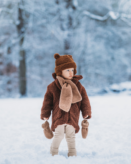 Kindje in Winters Bos 