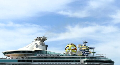 P1290551  Uitsnede DETAIL  bovendeck  Indenpence of the Seas   15 aug 2025  