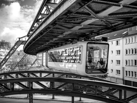 Tussen haltes, in gedachte...