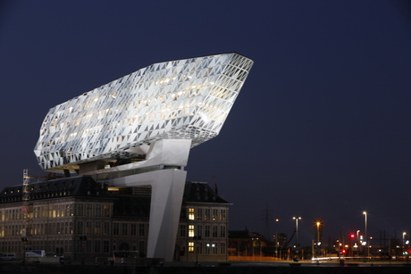 Havenhuis by night