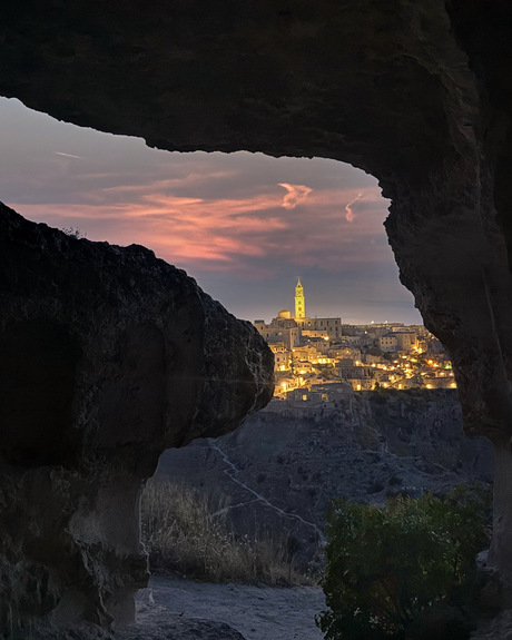 Matera in de avond.. warm, stil, perfect