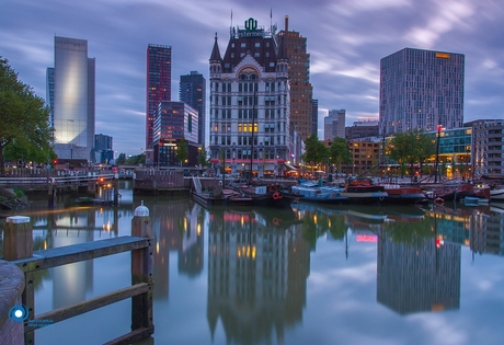 Oude haven Rotterdam in het blauwe uur