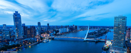 Rotterdam in het blauwe uur
