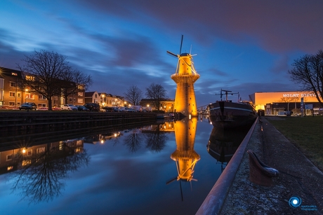Nolet molen Schiedam tijdens het blauwe uur