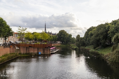 Terras naast de Dommel