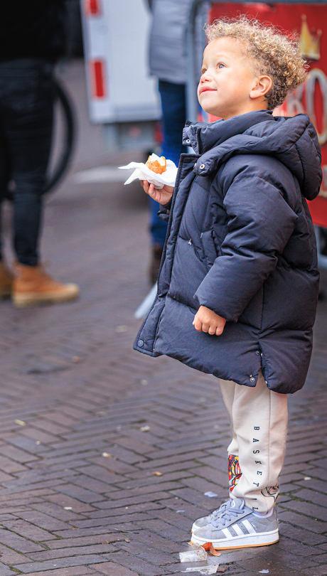 snoepen op straat 