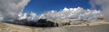 (PANORAMAFOTO) WALKING ON THE MOON