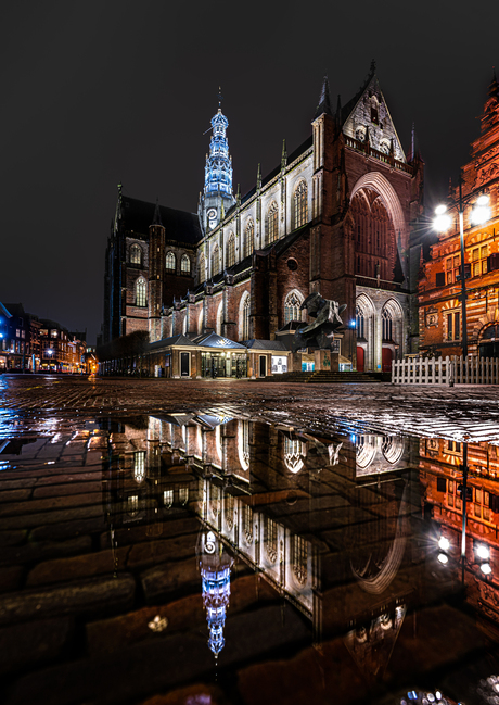 De grote kerk van Haarlem in de avonduurtjes