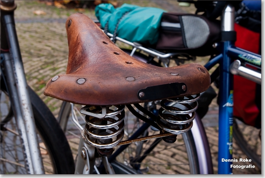 Antiek fietszadel - foto van - - Zoom.nl