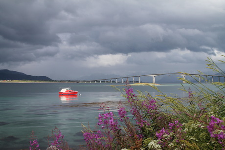 Bootje achtergrond Hadselbrug Noorwegen