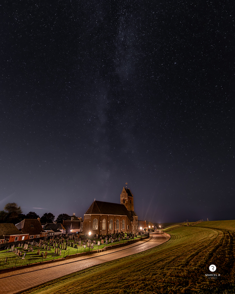 Wierum Mariakerk met Melkweg 