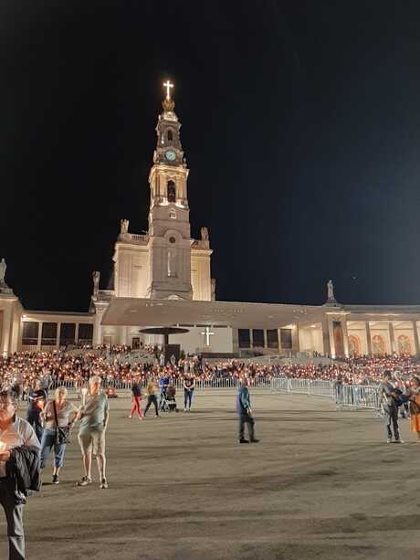 Kerkplein in Fatima bij nacht