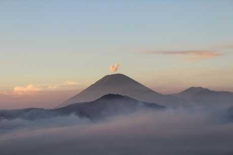 Zonsopgang bij de Bromo vulkaan