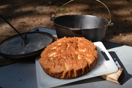 Appelcake uit de Dutch oven