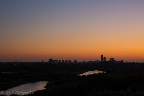 Skyline Scheveningen bij zon'sondergang