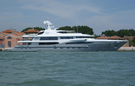Jacht in haven Venetie