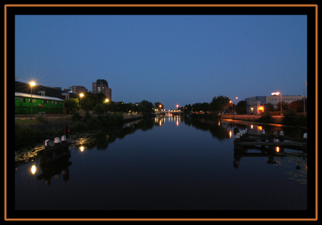 Kanaal bij nacht