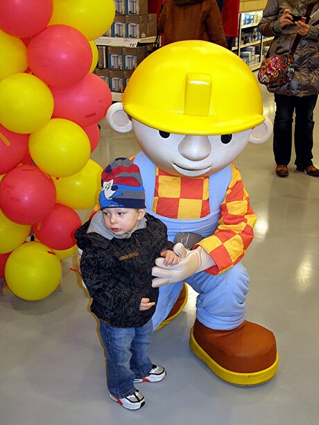 BOB DE BOUWER MET ACHTERKLEINZOON