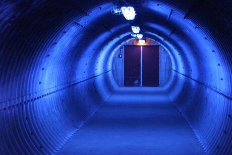 de blauwe tunnel
