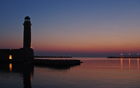 De vuurtoren van Réthymno 's morgens vroeg