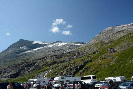 Boven op de Trollstigen lijkt wel de kalverstraat