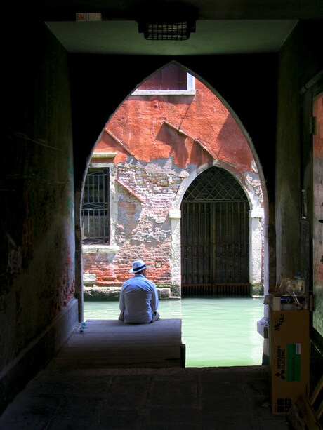 Gondelier geniet (nog onbewerkt)