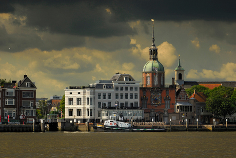 Dordrecht gezien vanaf het water