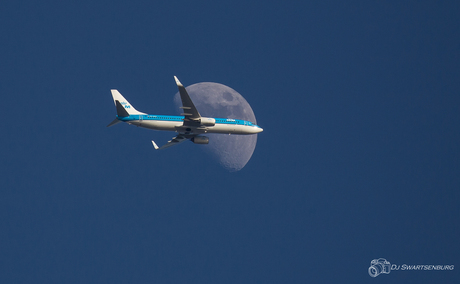 Boeing 737 en de maan