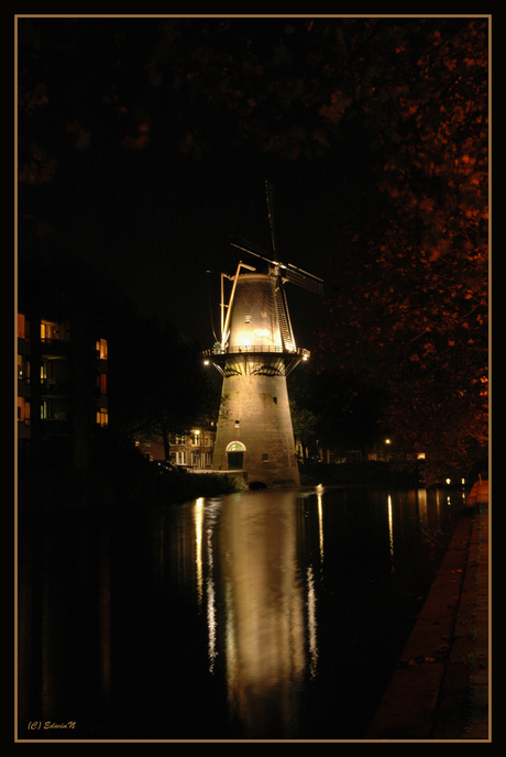 Molen by night......