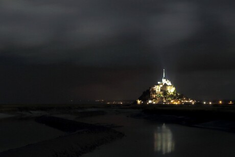 mont saint michel by night