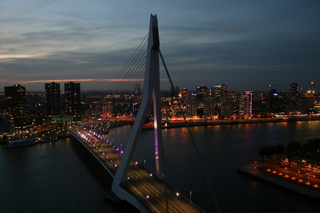 Erasmusbrug v.a KPN gebouw