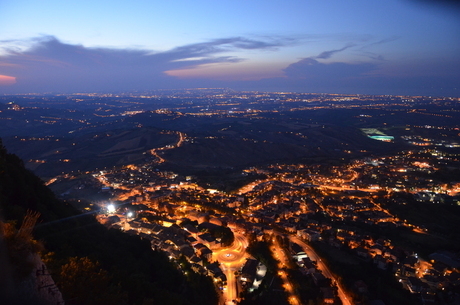 Avondschemering nabij San Marino