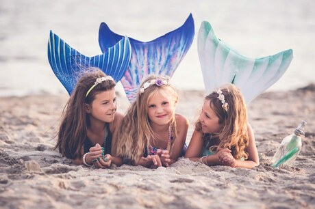 Mermaid friends
