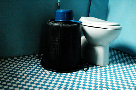 blauwe toilette