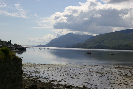 Uitzicht op meer bij Fort William