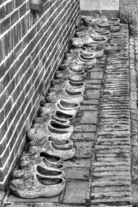 Klompen in afwachting...