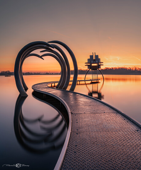 Zonsopkomst bij kunstwerk Timeline