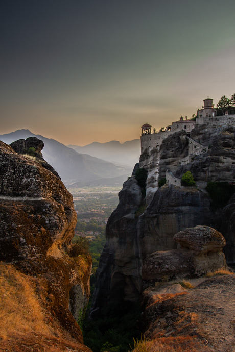 Zonsondergang boven de Meteora