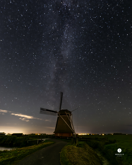 Hantumermolen bij Hantum met Melkweg 