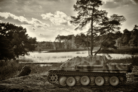 Tank (monochrome). 