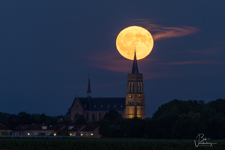 Volle maan Sint-Laurentiuskerk