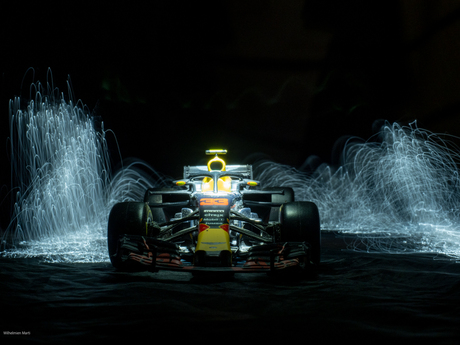 Light painting met de Red Bull car van Max Verstappen